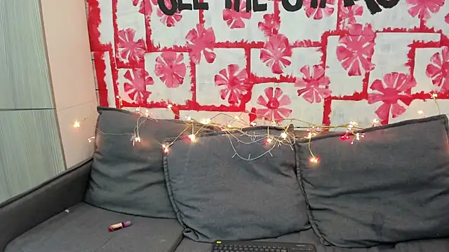 Mhelanny2 online show from 02-08-25, 06:12