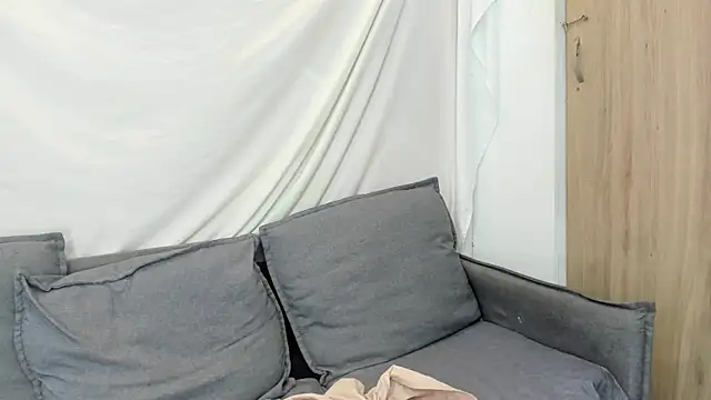 Mhelanny2 online show from 09-28-25, 05:57