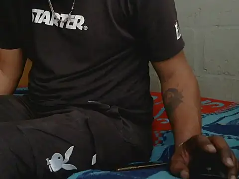 Snapshot of Dillon455669 chatting on 11-16-25, 01:17 Dillon455669 online show from 11-16-25, 01:17