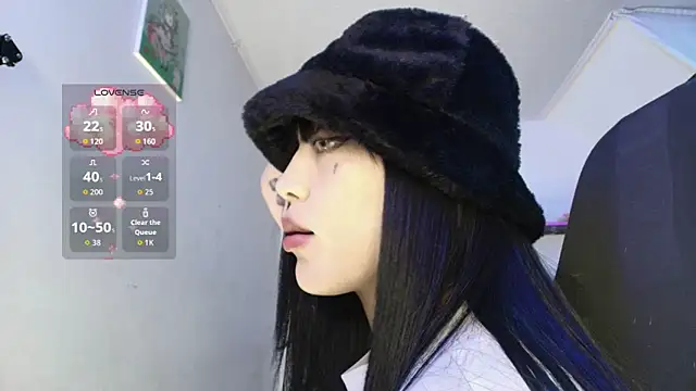 Snapshot of Persia_09 chatting on 06-14-26, 10:06 Persia 09 online show from 06-14-26, 10:06
