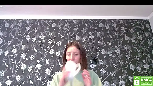 Snapshot of Sophi_Cute chatting on 07-10-26, 11:13 Sophi Cute online show from 07-10-26, 11:13