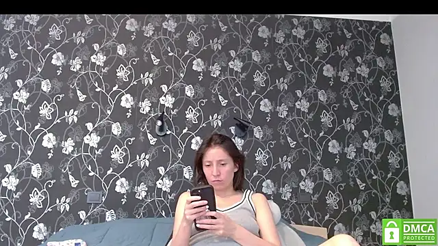 Snapshot of Sophi_Cute chatting on 07-17-26, 12:23 Sophi Cute online show from 07-17-26, 12:23
