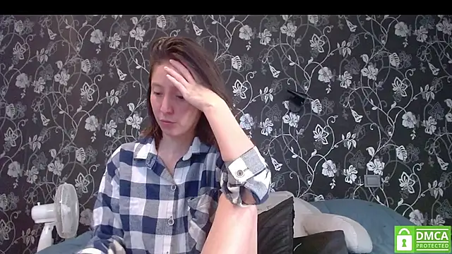 Snapshot of Sophi_Cute chatting on 07-25-26, 07:50 Sophi Cute online show from 07-25-26, 07:50
