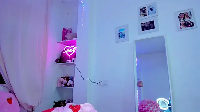 Snapshot of _viioletweekend_ chatting on 02-12-26, 07:09 viioletweekend online show from 02-12-26, 07:09