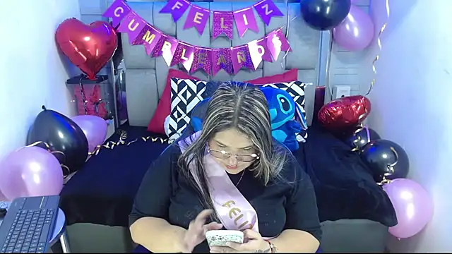 Snapshot of evelin_zaens chatting on 10-10-25, 07:07 evelin zaens online show from 10-10-25, 07:07