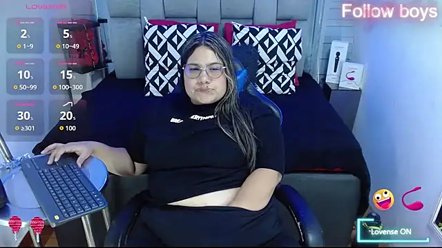 Snapshot of evelin_zaens chatting on 10-12-25, 04:28 evelin zaens online show from 10-12-25, 04:28