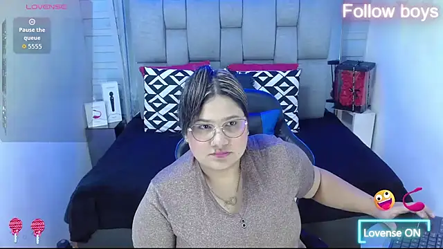 Snapshot of evelin_zaens chatting on 10-14-25, 04:57 evelin zaens online show from 10-14-25, 04:57