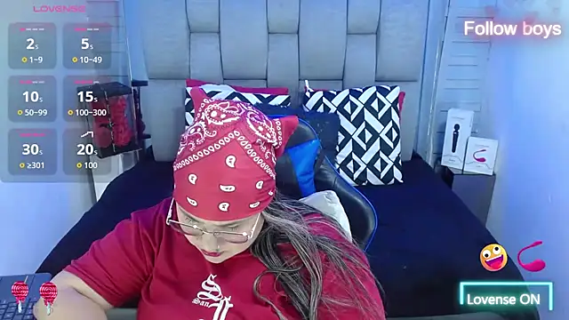 Snapshot of evelin_zaens chatting on 10-16-25, 04:24 evelin zaens online show from 10-16-25, 04:24