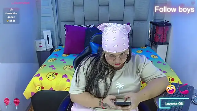 Snapshot of evelin_zaens chatting on 10-22-25, 04:35 evelin zaens online show from 10-22-25, 04:35