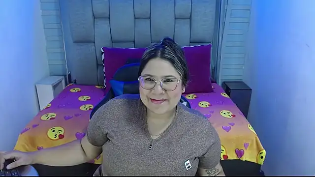 Snapshot of evelin_zaens chatting on 10-23-25, 04:34 evelin zaens online show from 10-23-25, 04:34