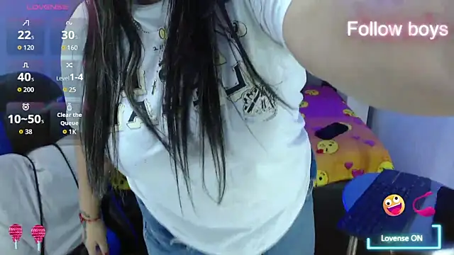 Snapshot of evelin_zaens chatting on 10-31-25, 04:35 evelin zaens online show from 10-31-25, 04:35