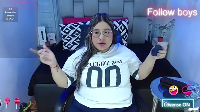 Snapshot of evelin_zaens chatting on 11-13-25, 04:44 evelin zaens online show from 11-13-25, 04:44