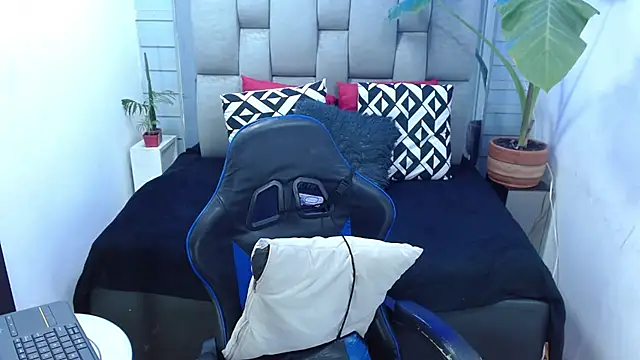 evelin zaens online show from 05-05-26, 03:58