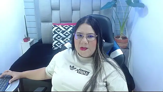 evelin zaens online show from 06-24-26, 03:49