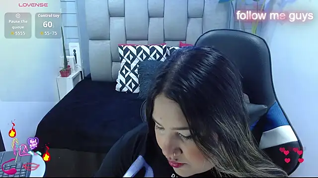 evelin zaens online show from 06-26-26, 04:06