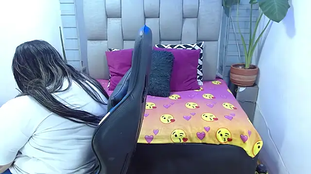 evelin zaens online show from 07-14-26, 04:06