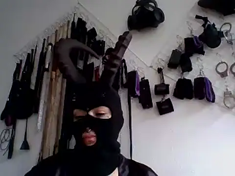 Snapshot of FeticheMacabre chatting on 12-22-24, 07:31 FeticheMacabre online show from 12-22-24, 07:31