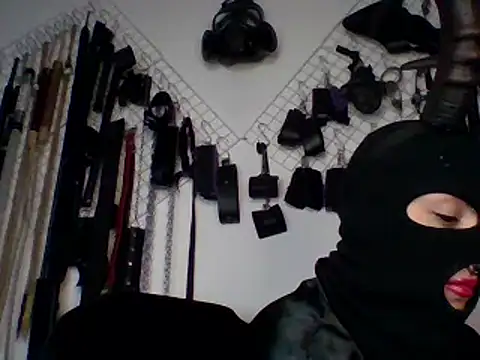 Snapshot of FeticheMacabre chatting on 12-23-24, 12:46 FeticheMacabre online show from 12-23-24, 12:46