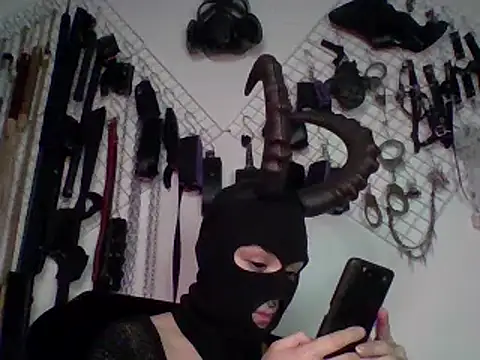 Snapshot of FeticheMacabre chatting on 01-08-25, 10:37 FeticheMacabre online show from 01-08-25, 10:37