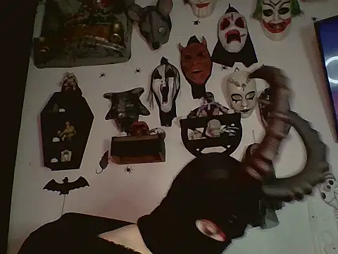 Snapshot of FeticheMacabre chatting on 10-25-25, 05:04 FeticheMacabre online show from 10-25-25, 05:04