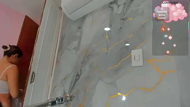 Snapshot of shayra_boobs1 chatting on 10-26-25, 11:05 shayra boobs1 online show from 10-26-25, 11:05