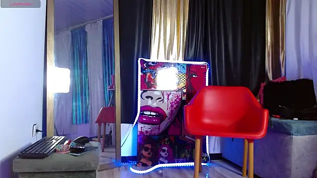 LatexDevil Blondie online show from 12-18-24, 10:57