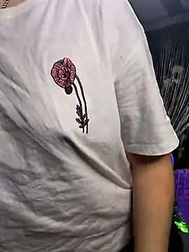 KikiXRed online show from 12-17-25, 05:46