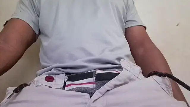 Snapshot of royblackbigpvt chatting on 03-12-26, 06:25 royblackbigpvt online show from 03-12-26, 06:25