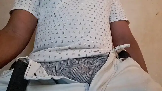 Snapshot of royblackbigpvt chatting on 03-20-26, 06:35 royblackbigpvt online show from 03-20-26, 06:35