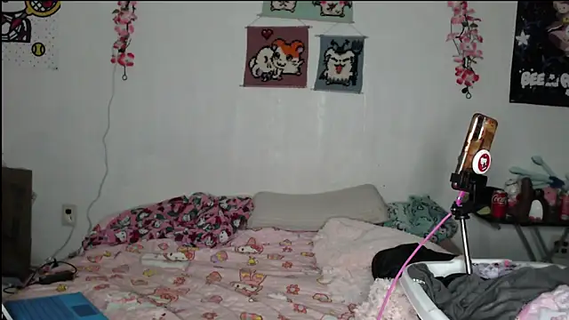 Cupcakecutie449 online show from 04-10-26, 06:40