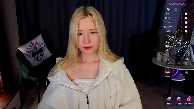 Snapshot of Arveni chatting on 01-12-25, 12:49 Arveni online show from 01-12-25, 12:49