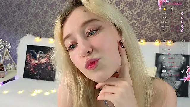 Snapshot of Arveni chatting on 03-19-25, 07:06 Arveni online show from 03-19-25, 07:06