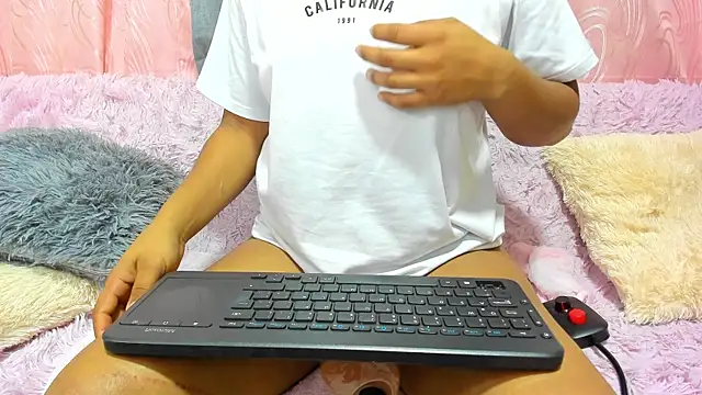 Snapshot of iisabella_gonzalez chatting on 02-25-25, 06:47 iisabella gonzalez online show from 02-25-25, 06:47