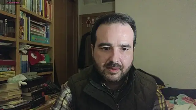 Snapshot of curiosillo83 chatting on 01-15-25, 08:26 curiosillo83 online show from 01-15-25, 08:26