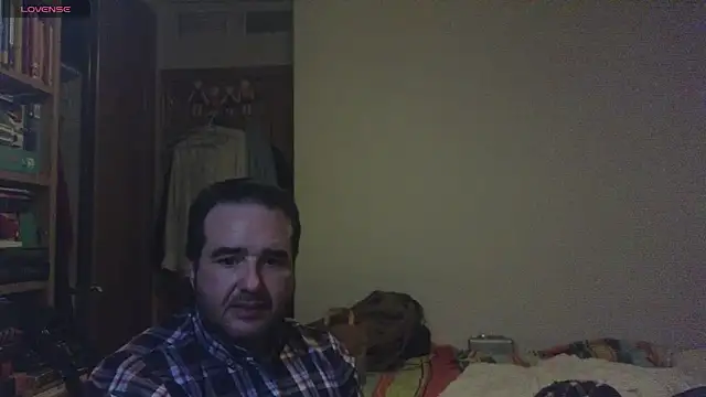 Snapshot of curiosillo83 chatting on 02-04-25, 02:07 curiosillo83 online show from 02-04-25, 02:07