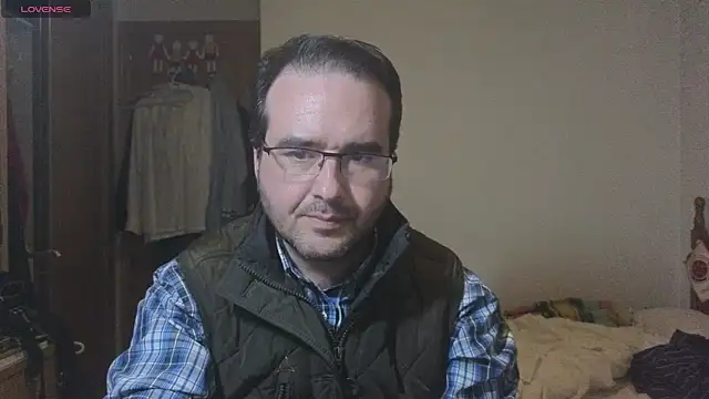 Snapshot of curiosillo83 chatting on 02-04-25, 03:57 curiosillo83 online show from 02-04-25, 03:57