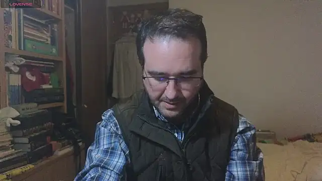 Snapshot of curiosillo83 chatting on 02-04-25, 07:00 curiosillo83 online show from 02-04-25, 07:00