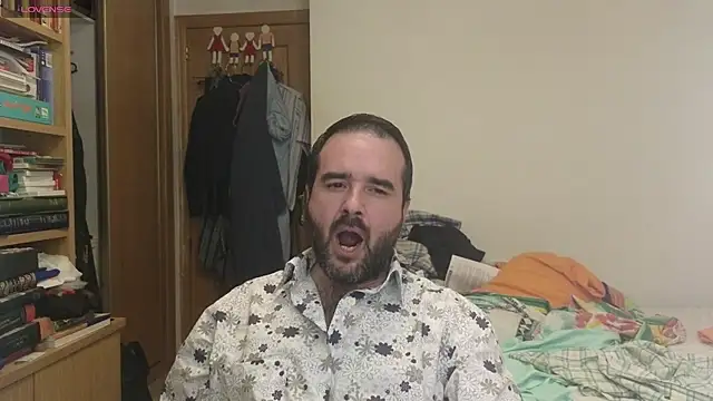 Snapshot of curiosillo83 chatting on 09-24-25, 02:31 curiosillo83 online show from 09-24-25, 02:31