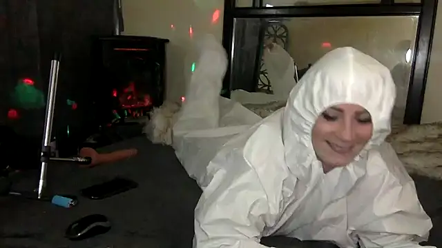 TiffaneyLove online show from 02-18-25, 05:42