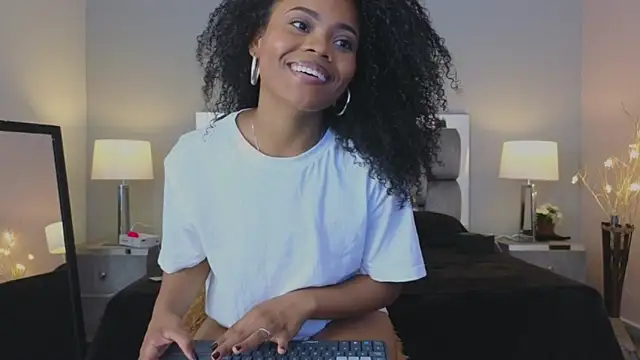 ShadayCarmell online show from 12-19-24, 08:34