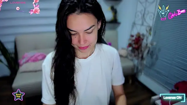 Snapshot of Lunlunera chatting on 02-15-26, 01:35 Lunlunera online show from 02-15-26, 01:35