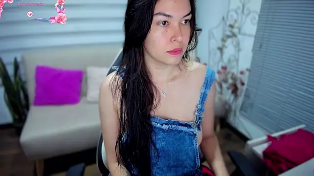 Snapshot of Lunlunera chatting on 03-24-26, 01:10 Lunlunera online show from 03-24-26, 01:10