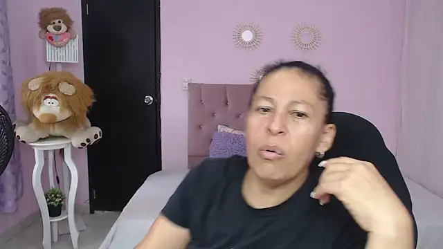 Snapshot of mature_martina chatting on 03-12-26, 07:31 mature martina online show from 03-12-26, 07:31