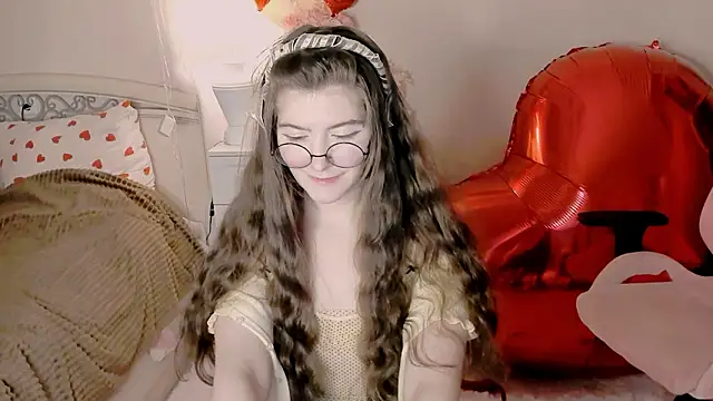 Snapshot of RuthMorse chatting on 02-19-26, 06:15 RuthMorse online show from 02-19-26, 06:15