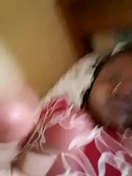 Snapshot of pretty-donna chatting on 10-20-25, 05:30 pretty-donna online show from 10-20-25, 05:30