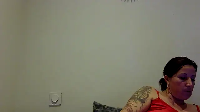 Snapshot of feline27 chatting on 11-07-25, 10:21 feline27 online show from 11-07-25, 10:21