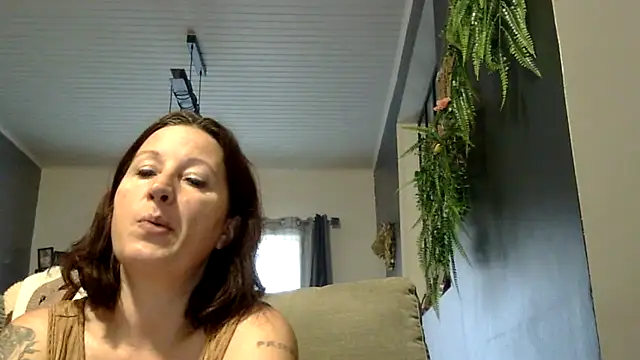 Snapshot of feline27 chatting on 12-04-25, 02:37 feline27 online show from 12-04-25, 02:37