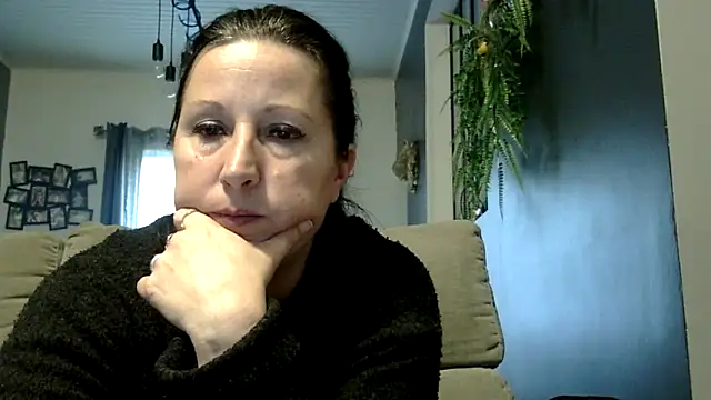 Snapshot of feline27 chatting on 02-20-26, 05:02 feline27 online show from 02-20-26, 05:02