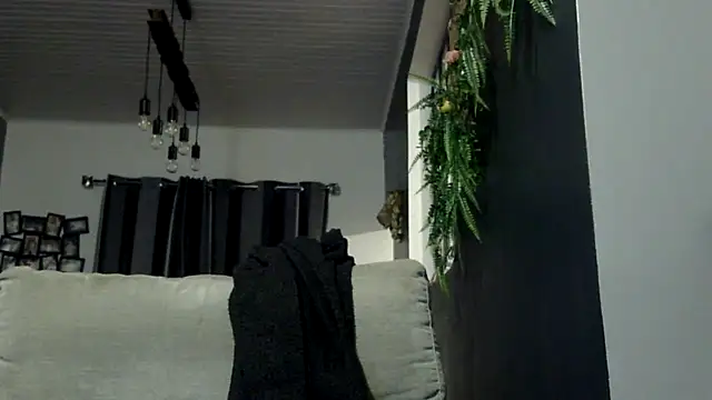 feline27 online show from 03-18-26, 06:44