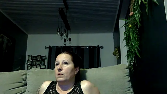 Snapshot of feline27 chatting on 04-04-26, 08:17 feline27 online show from 04-04-26, 08:17